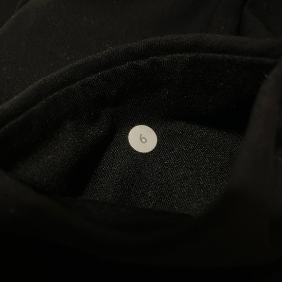 LULULEMON Black Knit Hi Rise Leggings 9”Silver Detail Pull tab Zipper Size 6 EUC - Picture 4 of 9